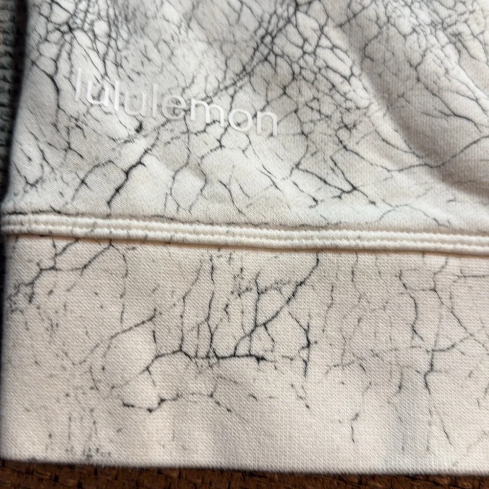 Lululemon Perfectly oversized crew‎ Thread Dye White Black 26”PTP
